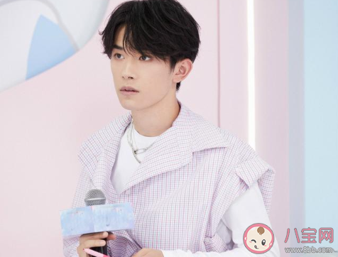 易烊千璽《送你一朵小花》有感情戲嗎 《送你一朵小花》劇情講的是什么 易烊千璽《送你一朵小花》有感情戲嗎 《送你一朵小花》劇情講的是什么