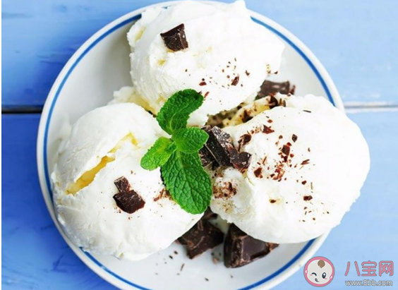 吃冰淇淋發朋友圈文字說說 吃冰淇淋的朋友圈心情說說分享