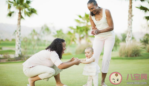 九個月小孩扶著東西站起來有影響嗎 小孩扶著東西站起來要注意什么