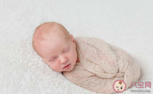 小孩裸睡好還是穿衣服睡好 小孩幾歲適合裸睡 小孩裸睡好還是穿衣服睡好 小孩幾歲適合裸睡