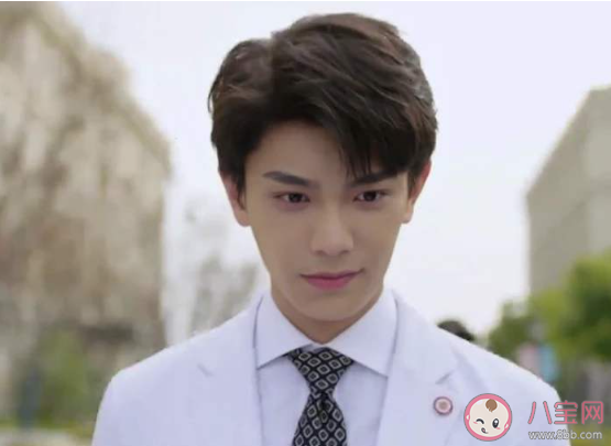 悶騷男對喜歡的人是什么態度 悶騷男喜歡一個人是什么樣的表現