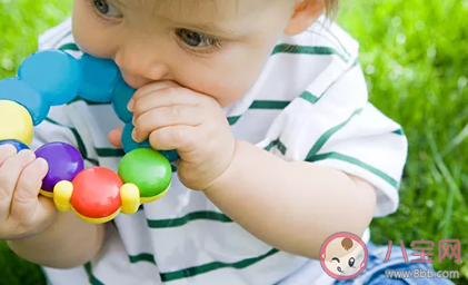7-12月齡寶寶玩什么玩具好 一歲內寶寶玩具選擇推薦