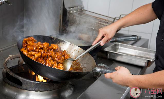 廚房油煙會導致肺癌嗎 廚房油煙對人體有什么危害 廚房油煙會導致肺癌嗎 廚房油煙對人體有什么危害