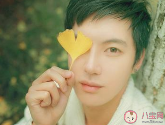 悶騷男會(huì)喜歡愛(ài)撒嬌的女孩子嗎 悶騷男喜歡什么樣的女孩子