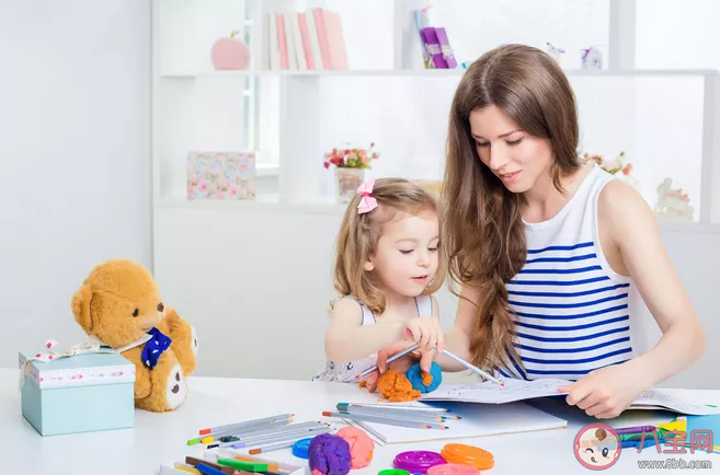 孩子每個年齡的繪畫特點 孩子學畫畫有什么好處 孩子每個年齡的繪畫特點 孩子學畫畫有什么好處