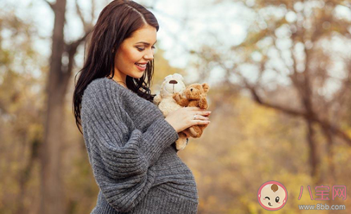 懷孕6個月一摸肚子寶寶就動正常嗎 孕6月一摸肚子寶寶就動怎么回事