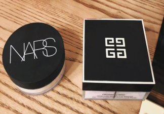 NARS蜜粉餅和紀梵希散粉哪個好用  NARS蜜粉餅和紀梵希散粉區別