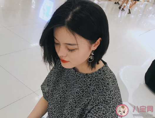 剪短發(fā)了發(fā)朋友圈感言說說  剪了短發(fā)經(jīng)典句子抖音