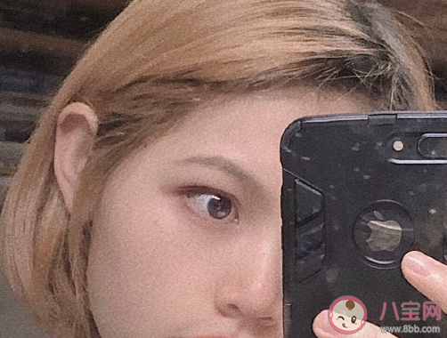 剪短發(fā)了發(fā)朋友圈感言說說  剪了短發(fā)經(jīng)典句子抖音