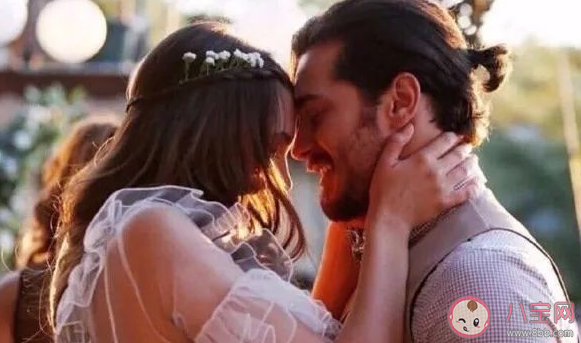 女朋友說你傻什么意思 女朋友說你是不是傻如何回復(fù)