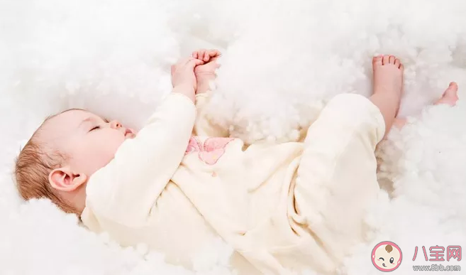 寶寶玩的越累就越容易睡嗎 寶寶玩累了就睡好不好