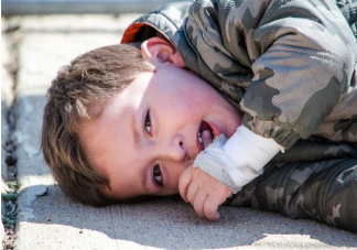 為什么孩子一生氣就打人 孩子一生氣就打人怎么辦