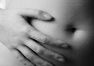 剖腹產(chǎn)可以切除腹部多余贅肉嗎 剖腹產(chǎn)時候切除多余脂肪好嗎