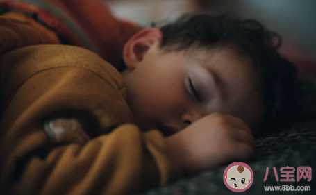 孩子怕黑不敢關燈睡覺怎么辦 家長怎么引導