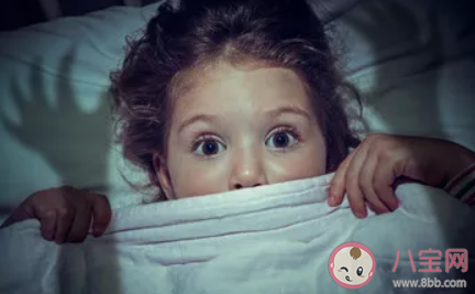 孩子怕黑不敢關(guān)燈睡覺怎么辦 家長怎么引導(dǎo) 孩子怕黑不敢關(guān)燈睡覺怎么辦 家長怎么引導(dǎo)
