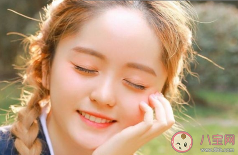 為什么女生喜歡向愛的人撒嬌呢 女生撒嬌會有什么表現