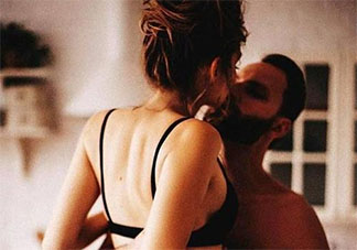 愛愛時怎樣讓女人舒服易高潮 讓女人舒服高潮的方法有哪些