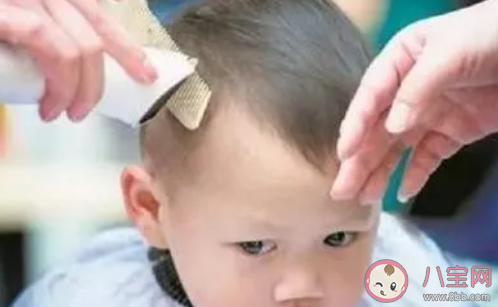 夏天給寶寶剃光頭更涼快嗎 夏天剃光頭好嗎 夏天給寶寶剃光頭更涼快嗎 夏天剃光頭好嗎