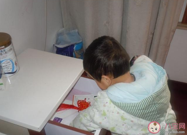 寶寶翻箱倒柜有哪些好處 孩子愛(ài)翻箱倒柜應(yīng)該怎么辦
