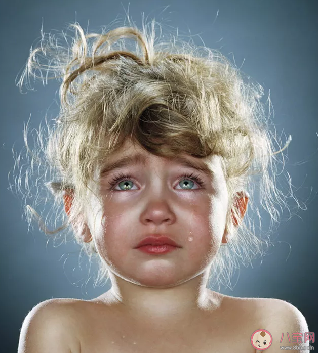 愛假哭的孩子更聰明嗎 怎么判斷孩子是不是假哭