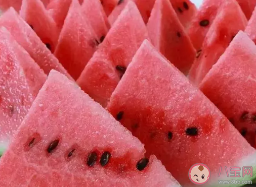 夏天西瓜吃多了會(huì)多身體有影響嗎 西瓜吃多了會(huì)胖嗎 夏天西瓜吃多了會(huì)多身體有影響嗎 西瓜吃多了會(huì)胖嗎
