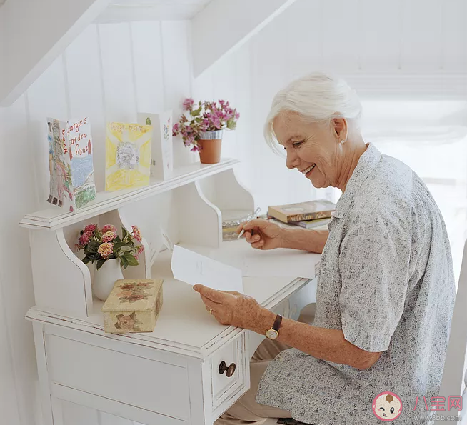 老人味是怎么產生的 老人味道很重怎么減輕改善 老人味是怎么產生的 老人味道很重怎么減輕改善