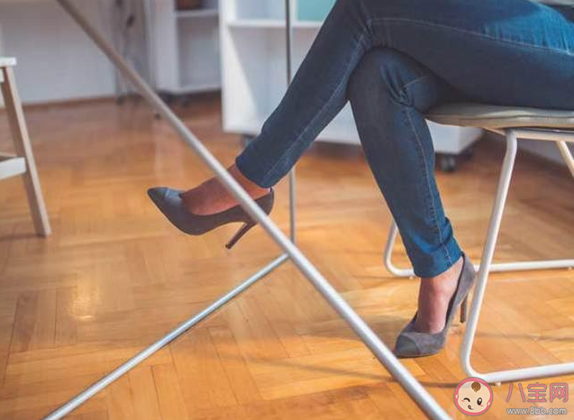 為什么人們喜歡蹺二郎腿 蹺二郎腿怎么矯正 為什么人們喜歡蹺二郎腿 蹺二郎腿怎么矯正