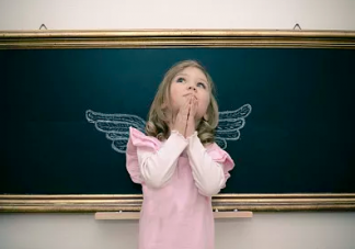 男孩子要比女孩子晚入學嗎 男孩和女孩入學年齡有什么不同