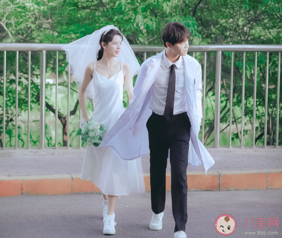 前任結婚怎么發朋友圈說說 前任結婚心酸的說說