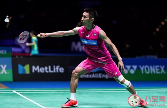 雙打羽毛球中間球誰來接 雙打羽毛球中間球怎么處理