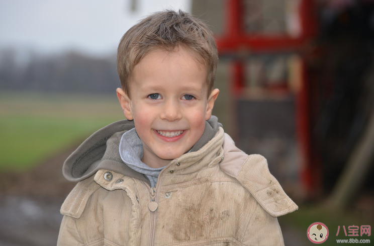 乖巧教育適合男孩嗎 乖巧教育對男孩子有什么壞處