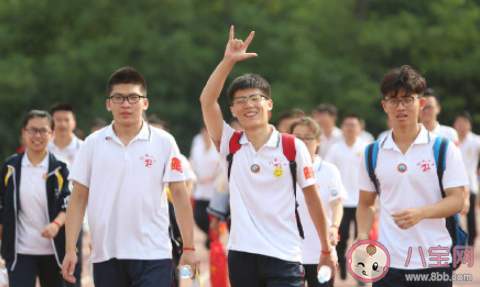 高考第一天結(jié)束后的感受朋友圈說說 高考第一天考完了的心情句子