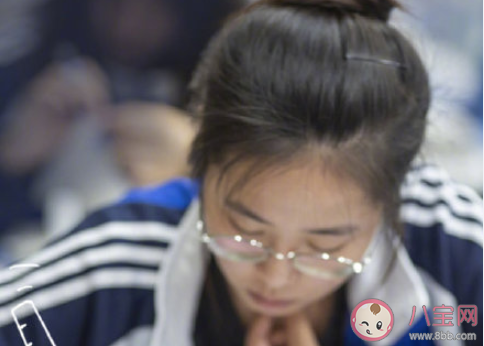 高考第一天考完了發(fā)朋友圈心情說說 高考第一天結(jié)束后的感想句子 高考第一天考完了發(fā)朋友圈心情說說 高考第一天結(jié)束后的感想句子