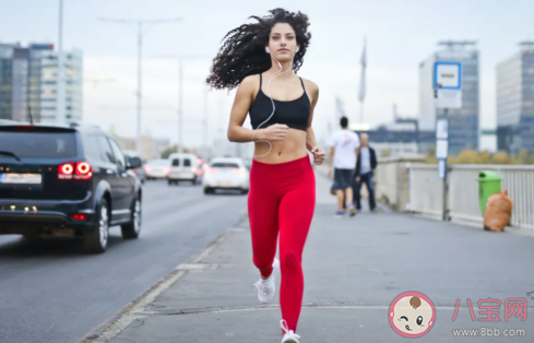 長期堅持跑步傷膝關節嗎 長期跑步的注意事項 長期堅持跑步傷膝關節嗎 長期跑步的注意事項