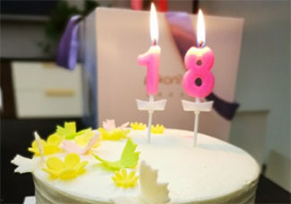 最新18歲生日快樂(lè)成年文案 朋友圈18歲生日快樂(lè)配文