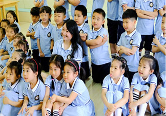 曬孩子幼兒園畢業(yè)照的朋友圈配文 發(fā)孩子幼兒園畢業(yè)照片的朋友圈說說