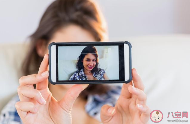 女孩子發(fā)自拍的時(shí)候該怎么夸 女生發(fā)自拍夸贊文案句子