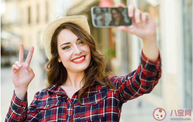 女孩子發(fā)自拍的時(shí)候該怎么夸 女生發(fā)自拍夸贊文案句子