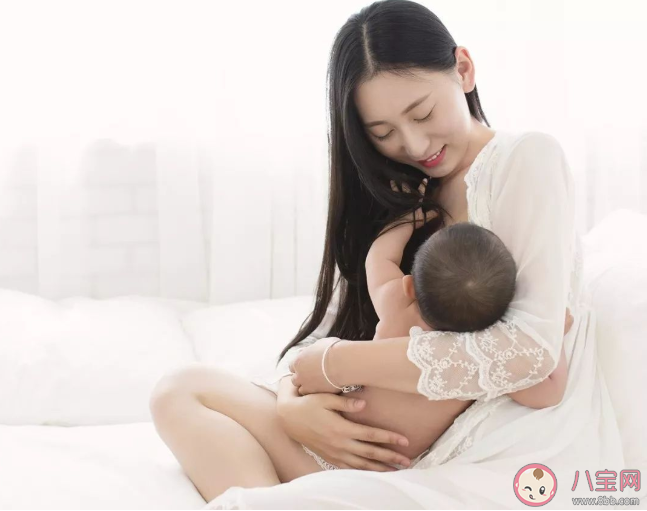 寶寶吃飽不知道吐乳頭怎么辦 寶寶吃飽不會吐乳頭