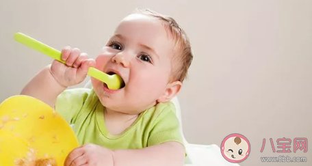 二胎家庭為什么老二更受寵 怎么平衡給孩子的愛 二胎家庭為什么老二更受寵 怎么平衡給孩子的愛