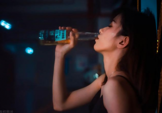 喝酒被爸媽撞見是什么體驗 當代青年喝酒的各種姿勢