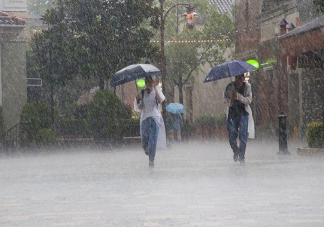 暴雨天出行安全防護指南 暴雨天如何做好安全防護