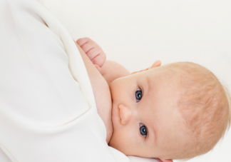 寶寶吃飽不知道吐乳頭怎么辦 寶寶吃飽不會吐乳頭