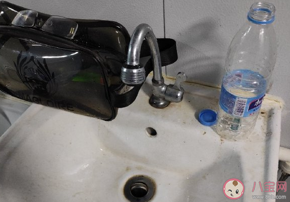 適合停水發的朋友圈說說 家里沒水了心情感言圖片句子