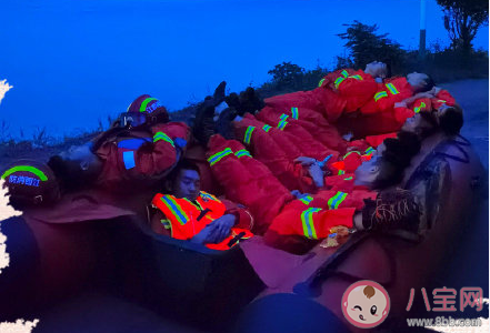 向戰斗在一線防汛的人致敬的心情句子 致敬感恩防汛英雄的一句話說說文案 向戰斗在一線防汛的人致敬的心情句子 致敬感恩防汛英雄的一句話說說文案