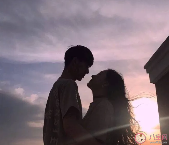 如何正確贊美女人獲得好感 男女相處不同階段贊美的方法 如何正確贊美女人獲得好感 男女相處不同階段贊美的方法