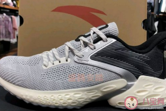 安踏蟲洞科技是什么意思 安踏蟲洞科技和閃能科技哪個(gè)好