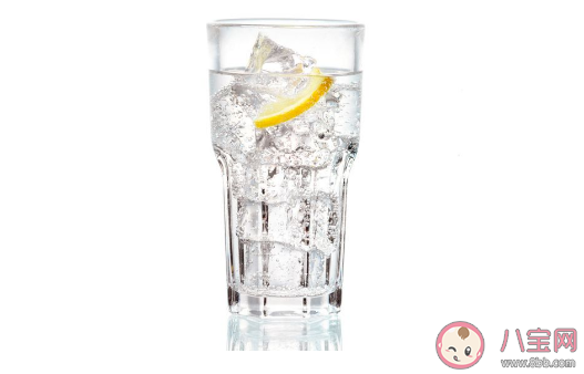 白天喝檸檬水好還是晚上喝檸檬水好 每天喝檸檬水喝多