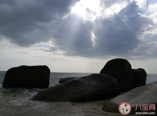 三伏天好熱的心情說說 今天天氣好熱幽默搞笑說說