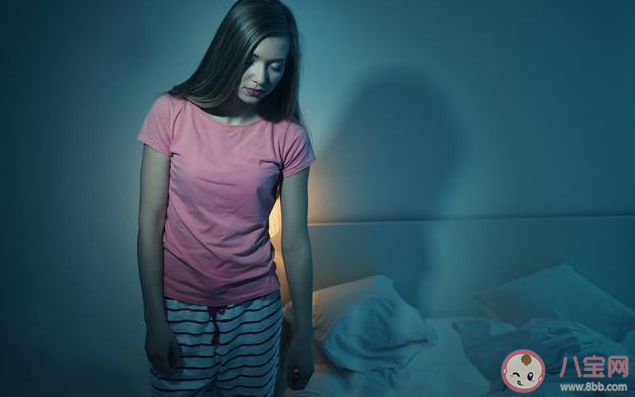 遇到夢游的人叫醒他會怎么樣 夢游的人被叫醒會變傻嗎